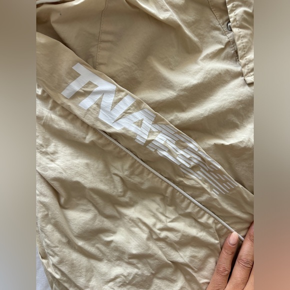 Aritzia TNA windbreaker quarter zip - Picture 4 of 9